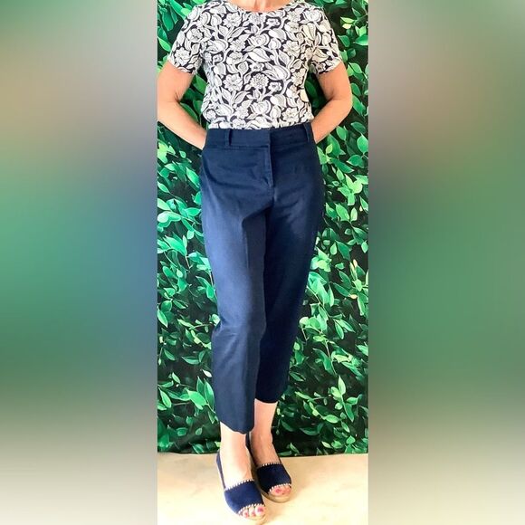Ann Taylor Navy Blue Signature Capris Size 8 Women's Casual - Picture 3 of 7